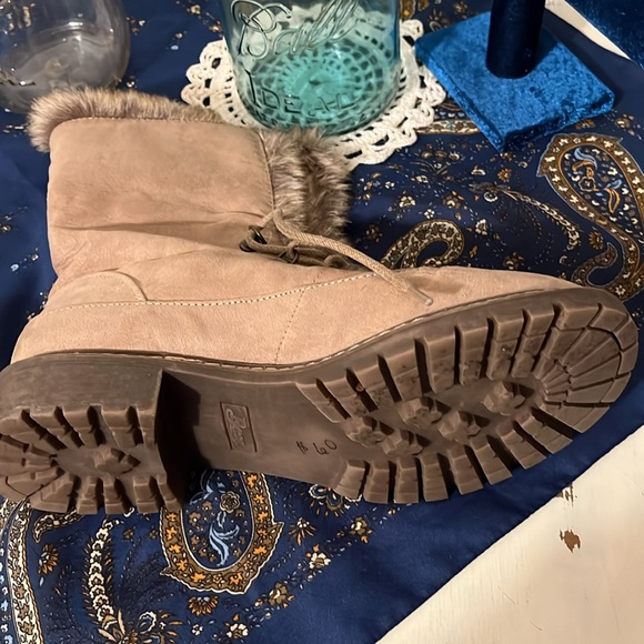Bass Angelica faux fur lined boots, used but in like new condition, size 8 - Picture 6 of 13